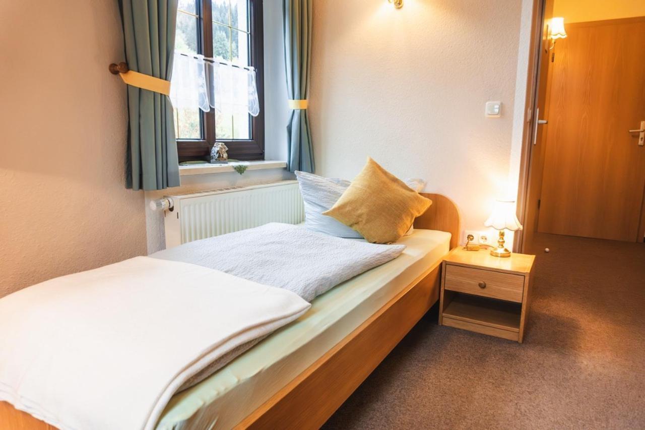 Gasthof Und Pension Hammerschaenke Wildenthal Chambre photo